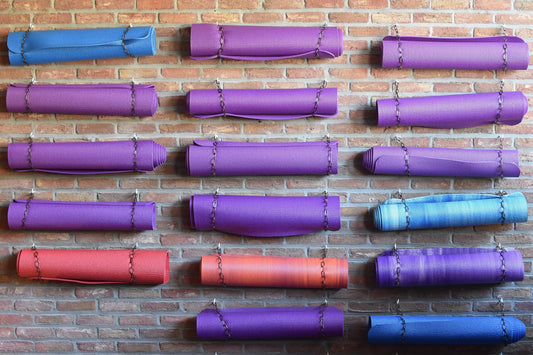 Come lavare a fondo un tappetino yoga: le regole per igienizzare il materassino